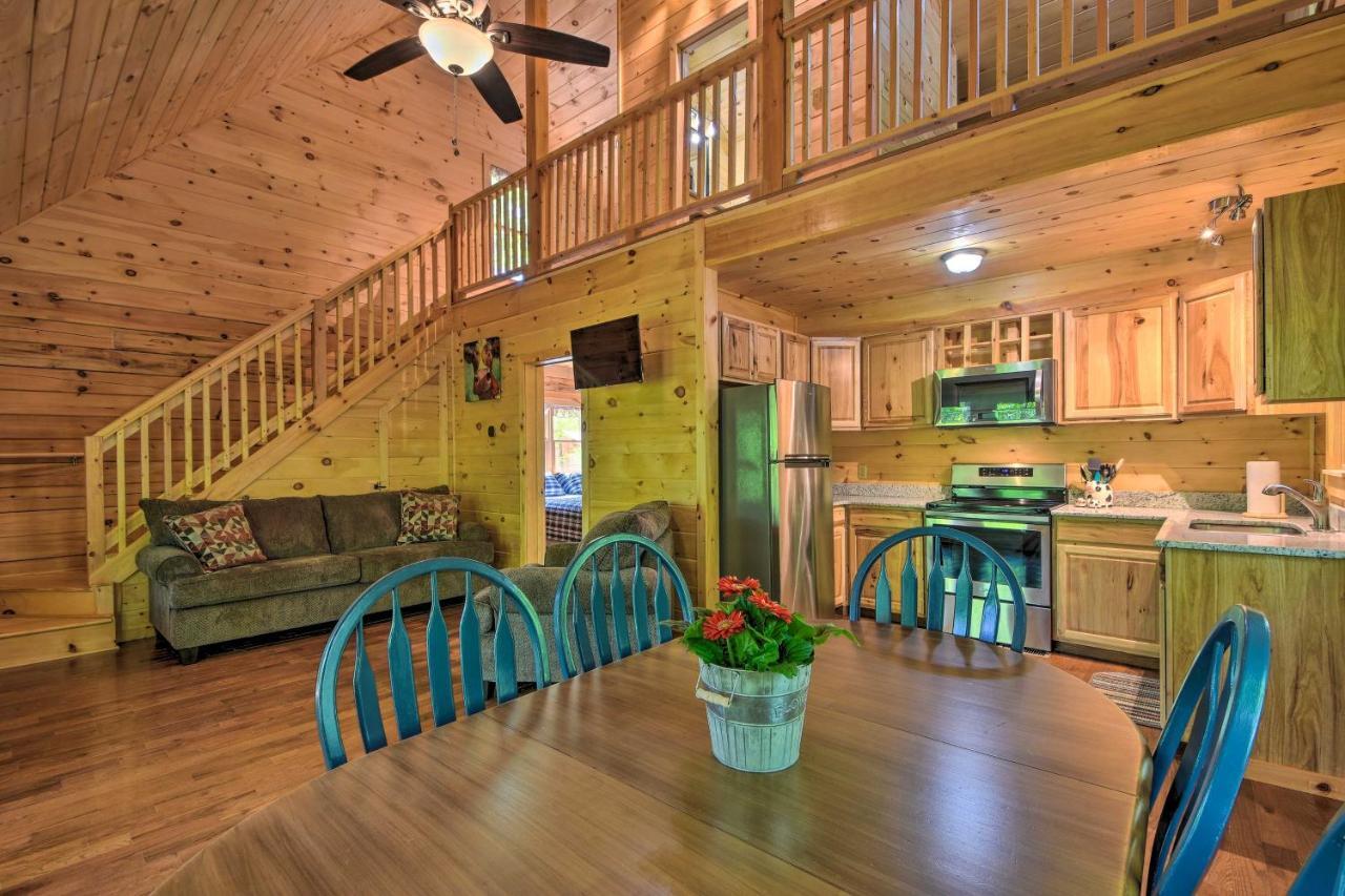 Murphy Cabin With Spacious Deck And Forest Views! Zewnętrze zdjęcie