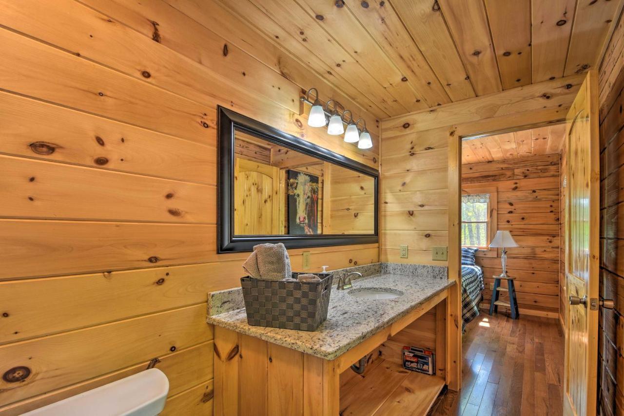 Murphy Cabin With Spacious Deck And Forest Views! Zewnętrze zdjęcie