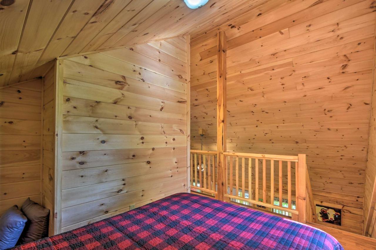 Murphy Cabin With Spacious Deck And Forest Views! Zewnętrze zdjęcie